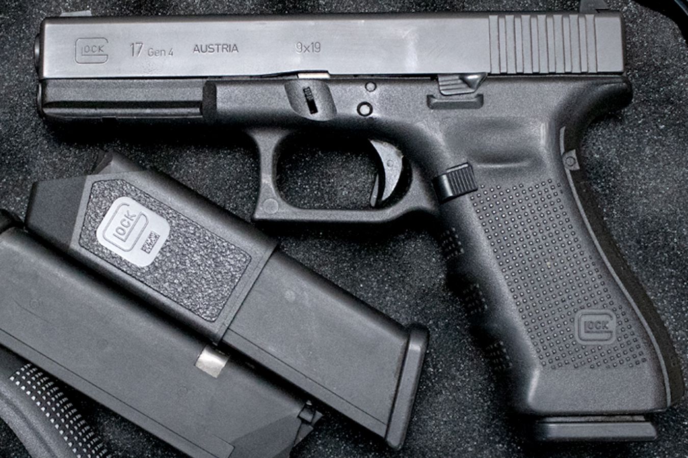 GLOCK 17 Gen4 9mm Police Trade-in Pistol with Three Magazines and Original Case
